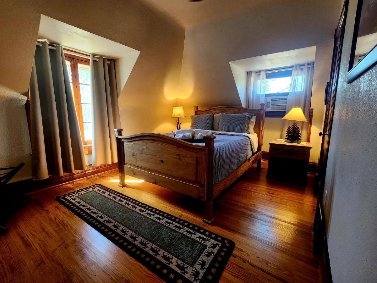Downen House Bed & Breakfast Pueblo Exterior photo