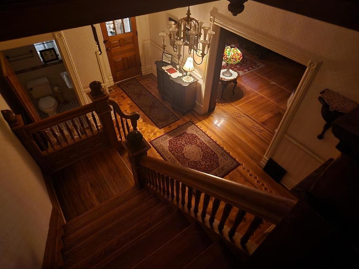 Downen House Bed & Breakfast Pueblo Exterior photo